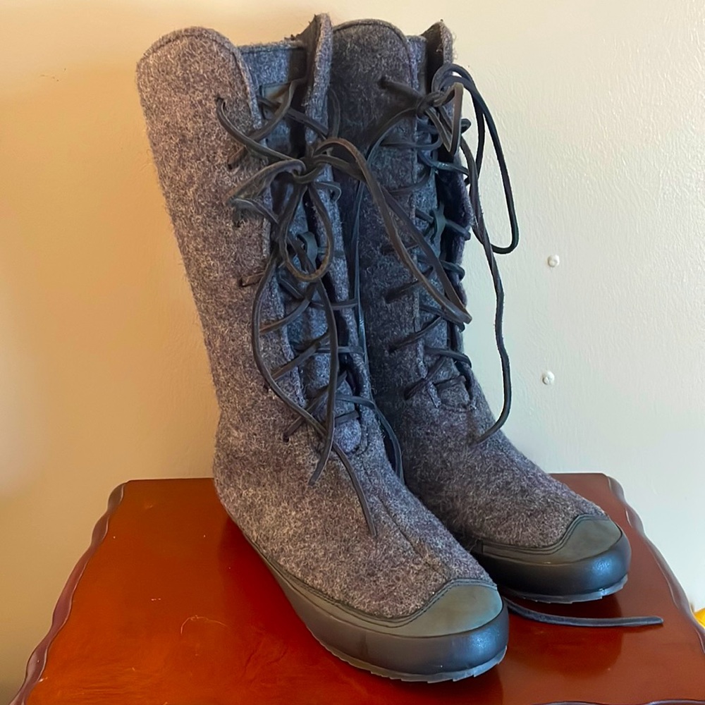 Paragonia Arnoux wool felt boots Womens 9
